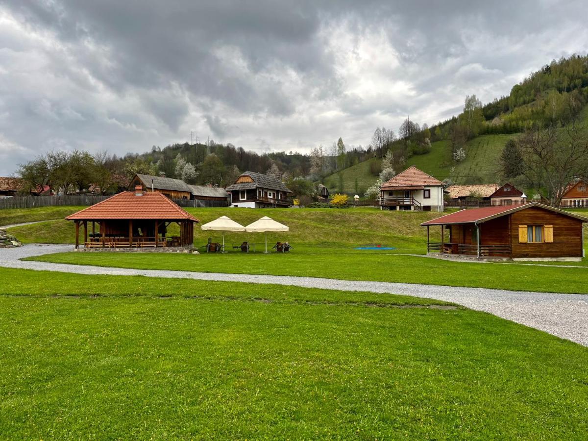 Biotour Camping & Restaurant Ghimeş-Făget Exteriér fotografie